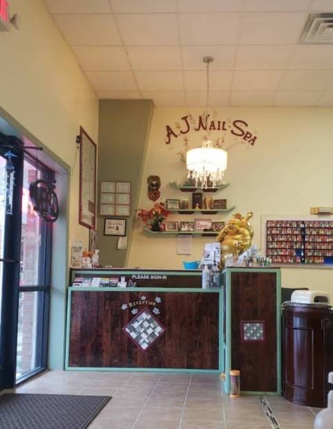 AJ Nails Logo