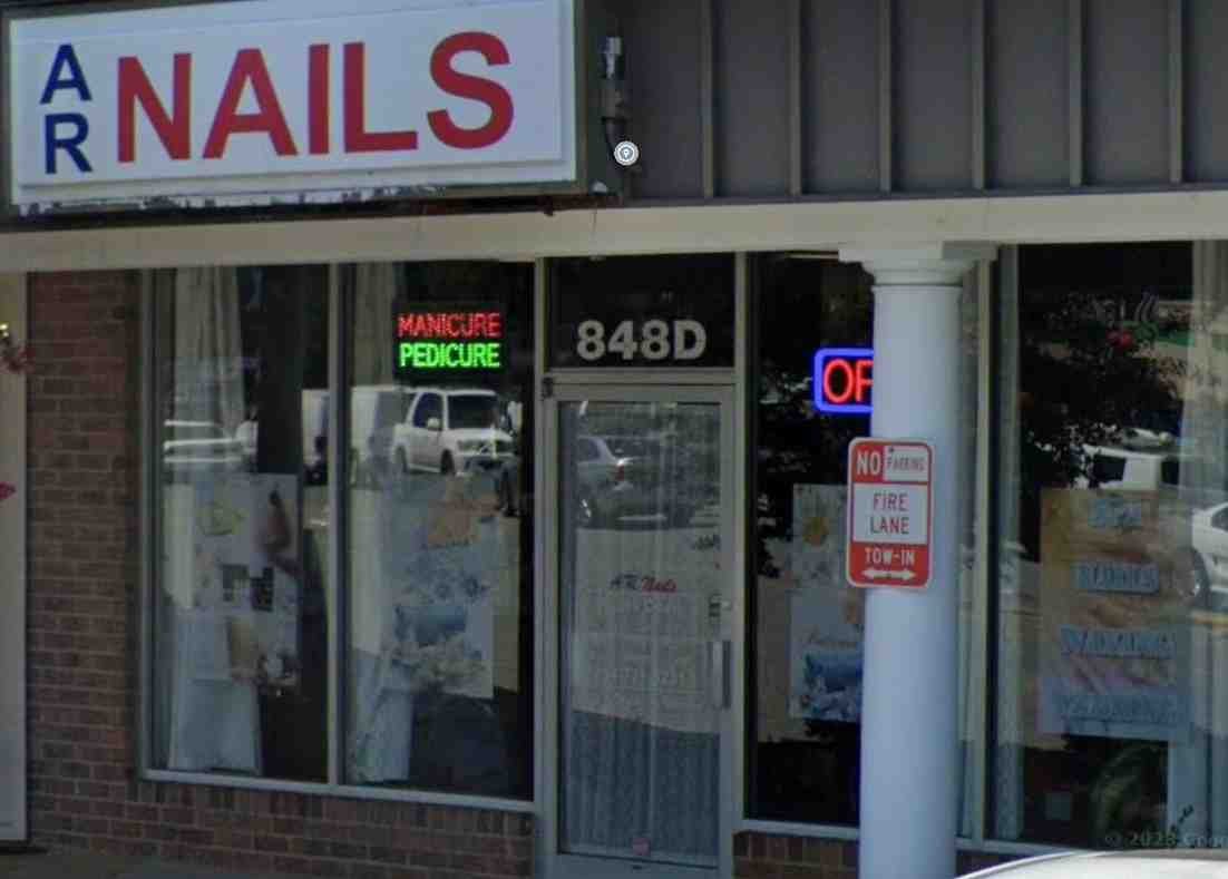 A R Nails Logo