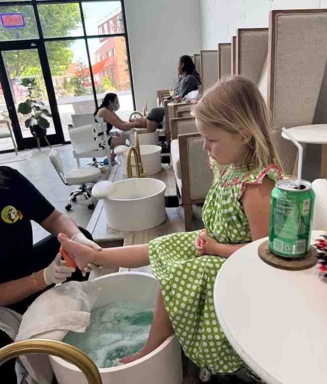 Bisou Nail Boutique Logo