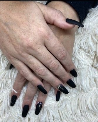 California Nails Logo
