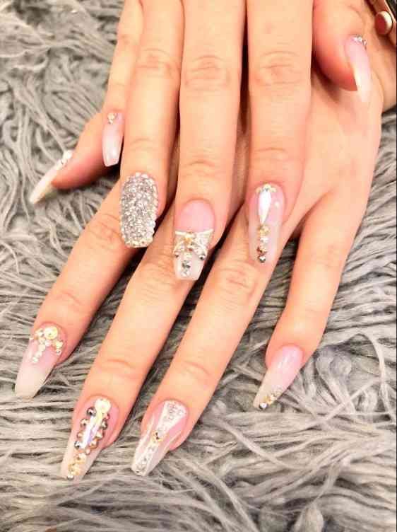 Classy Nails & Spa Logo