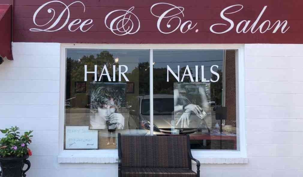 Dee & Co Salon Logo