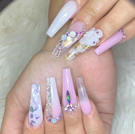 E.T Nails & Spa Logo