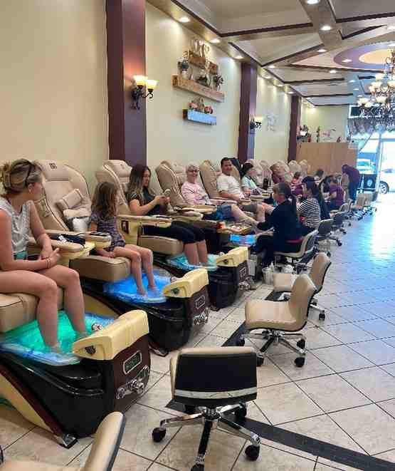 Envy Nails Salon Logo