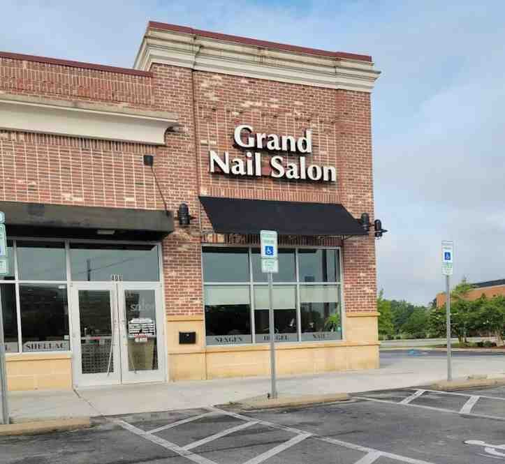 Grand Nail Salon Logo