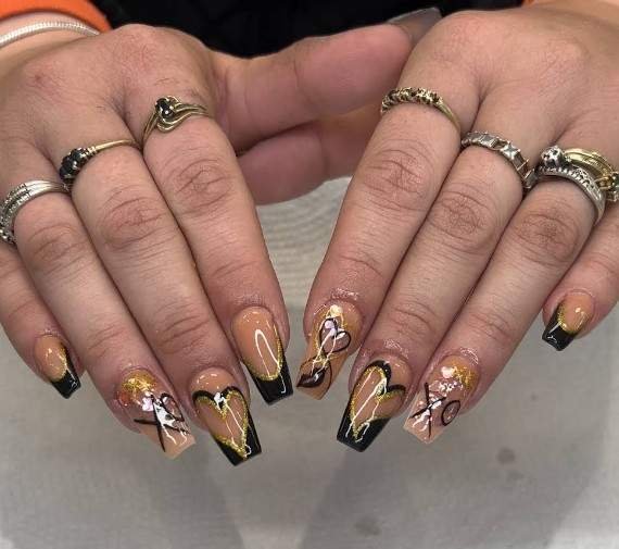 Hollywood Nails & Spa Logo