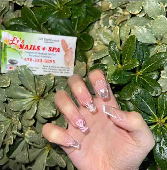 Le’s Nails & Spa Logo
