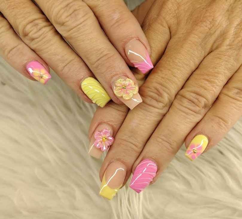 N & N Nail Spa Logo