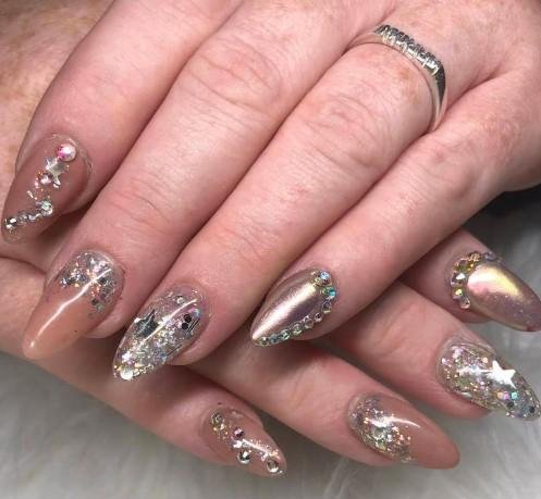 Nails with Finesse Logo