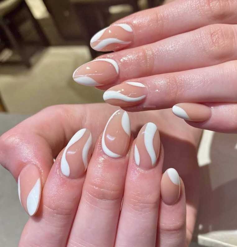 New Nem Nail Salon & Bar Logo