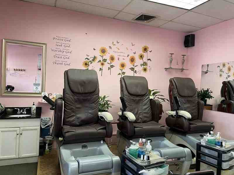 Pro Touch Nail Salon Logo
