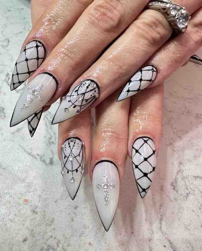 Regal Nails, Salon & Spa Logo
