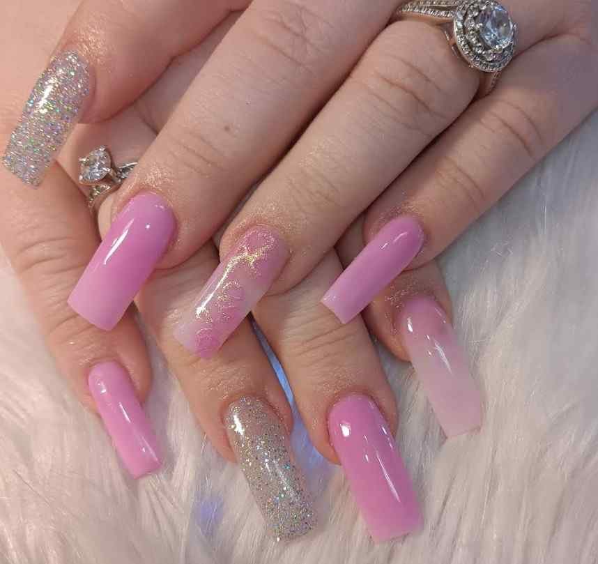 Royal Nails and Spa Logo