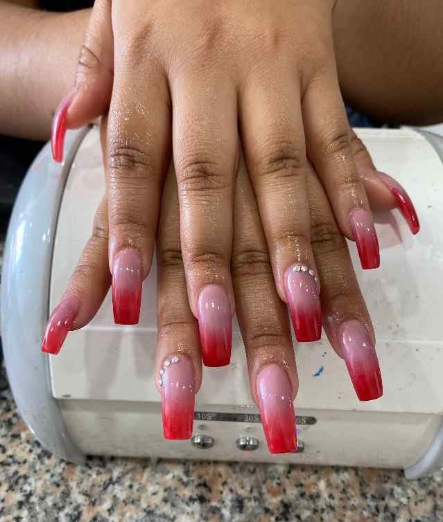 Top Nails Logo