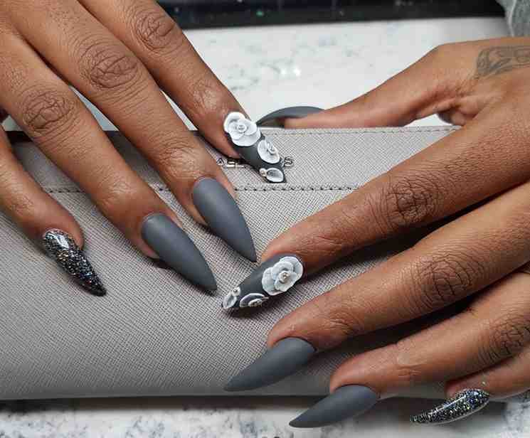 Unique Nail & Spa Logo