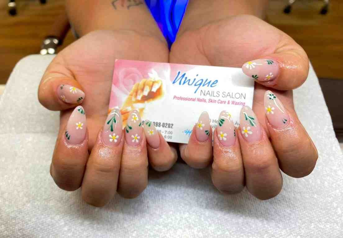 Unique Nails Salon Logo