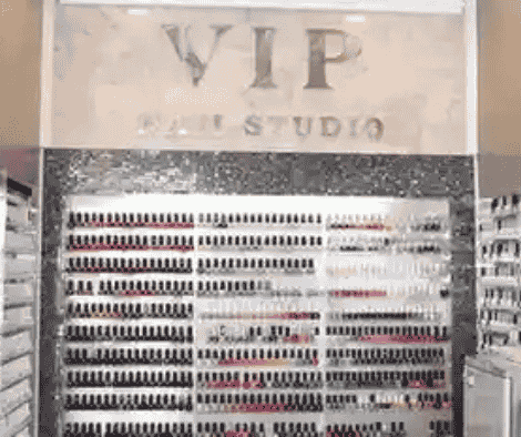 VIP Nail Studio Logo