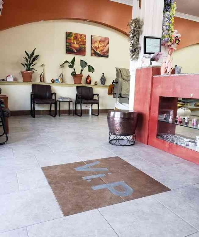 VIP Nails & Spa Logo