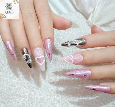 Veda Nail Spa Logo
