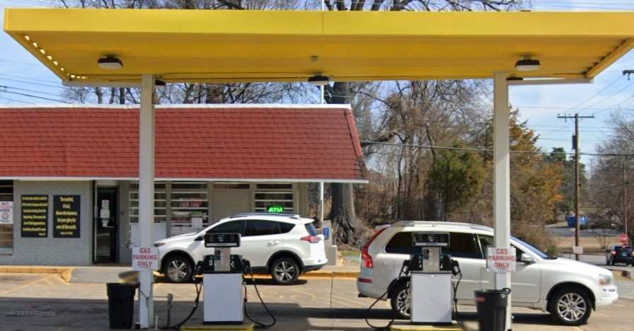 14Th And Main Gas Logo