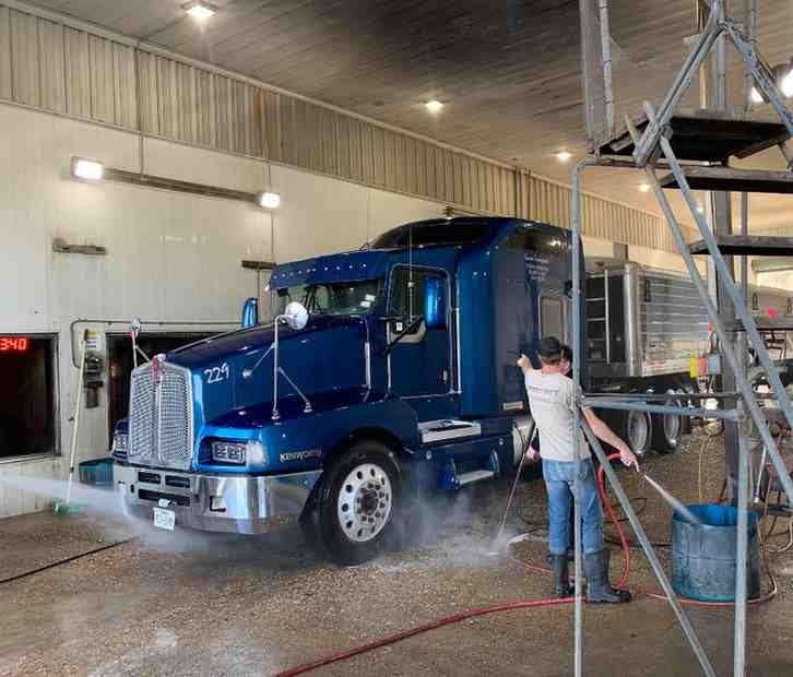 99 Truck & Trailer Wash of Longview Logo