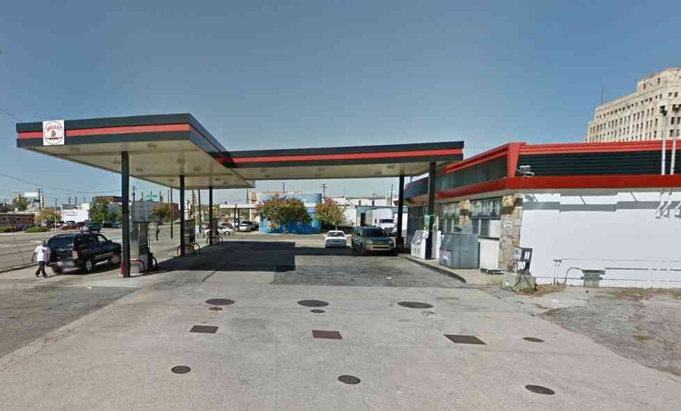 Alis Wavaho 24 Hrs Gas Station Logo