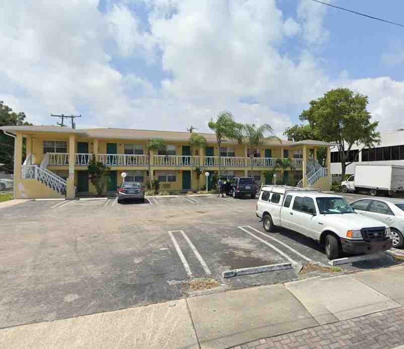 CAR WASH AUTO MOBILES LLC Logo