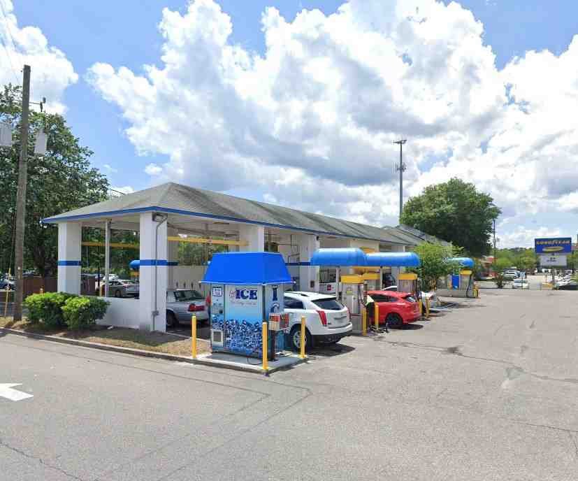 Ducky’s Car Wash Logo