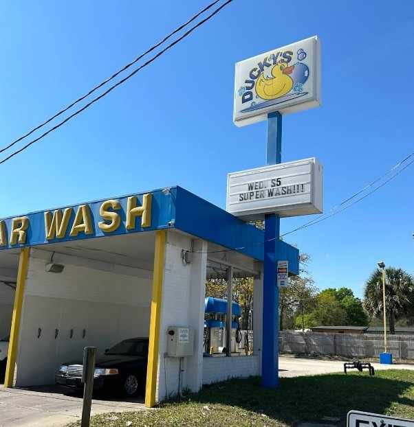 Ducky’s Carwash Logo