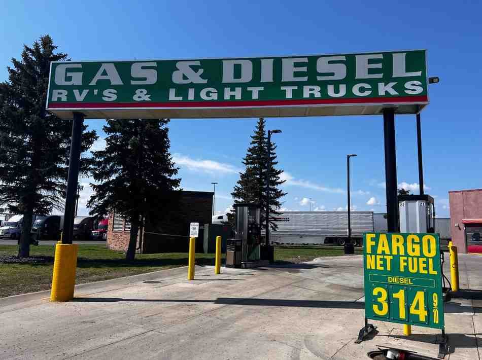 Gas & Diesel Rv’s & Light Trucks Logo