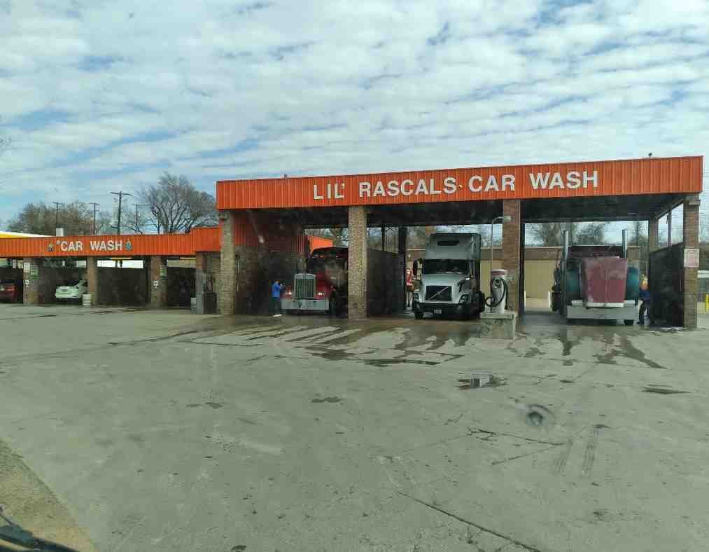 Lil’ Rascals Car Wash Logo