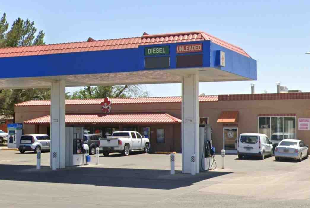 SHORTYS food mart Logo