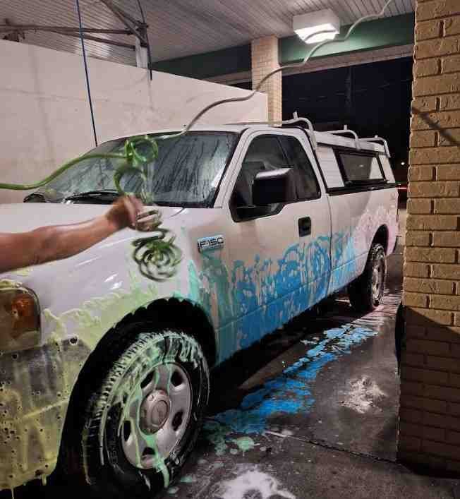 Squeaky-Kleen Car Wash Logo